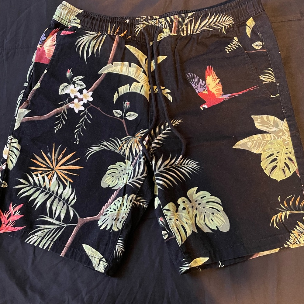 Forever 21 men shorts Black Multi small Size